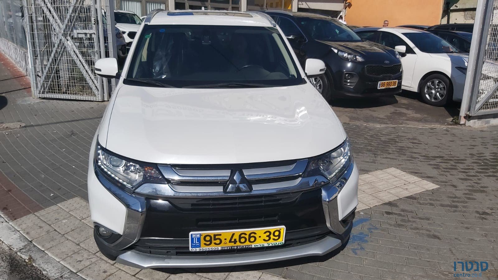 2017' Mitsubishi Outlander photo #4