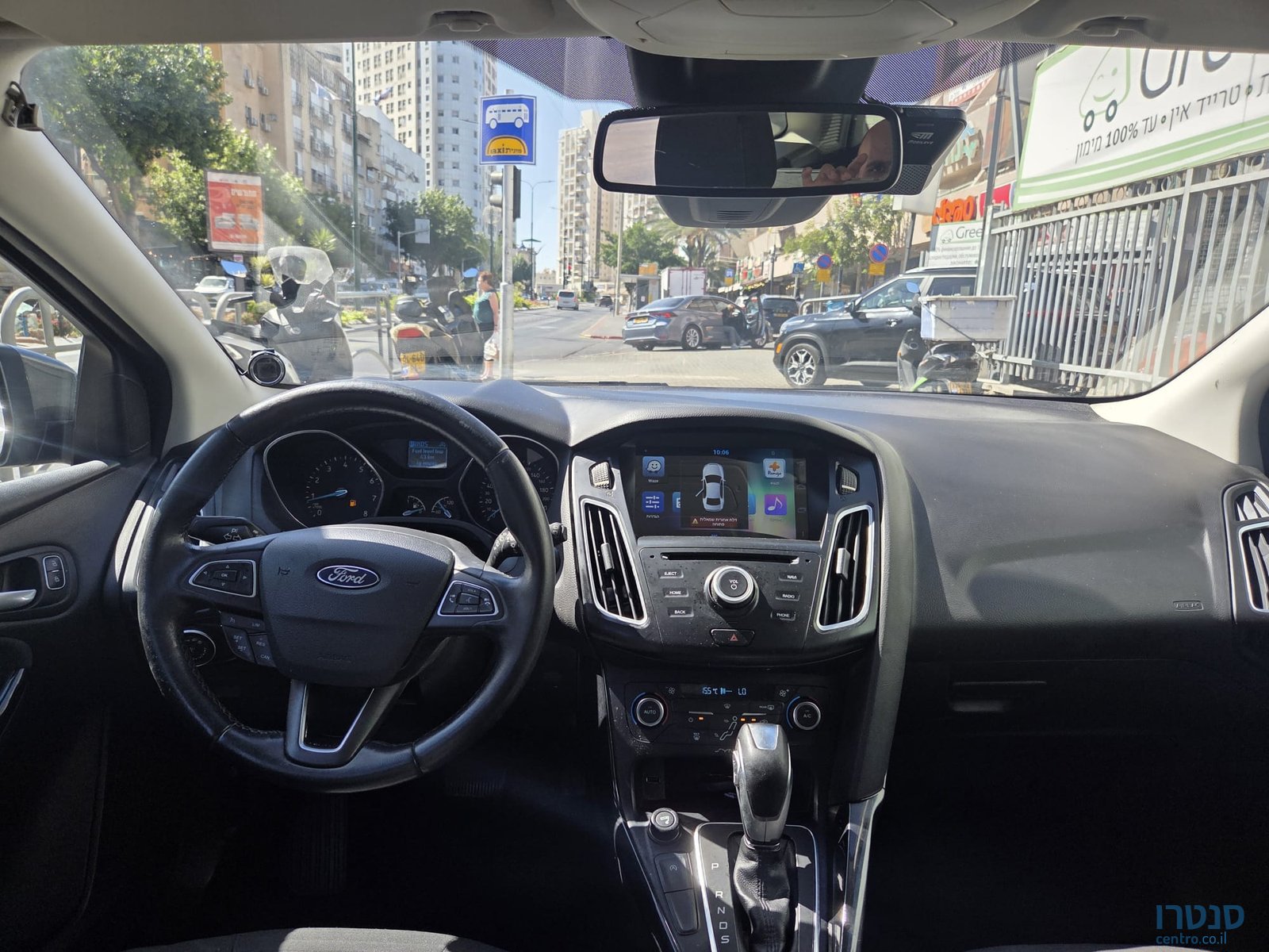 2017' Ford Focus photo #2