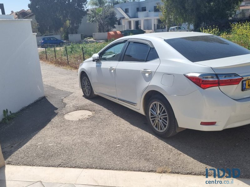 2018' Toyota Corolla טויוטה קורולה photo #3