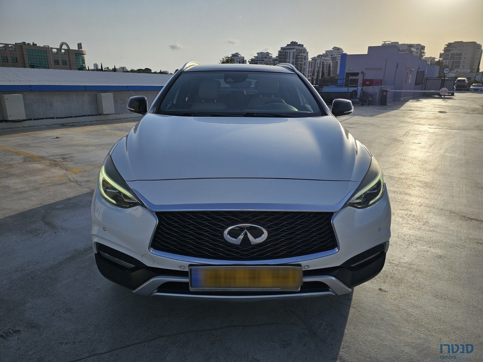 2019' Infiniti QX30 4×4 photo #1