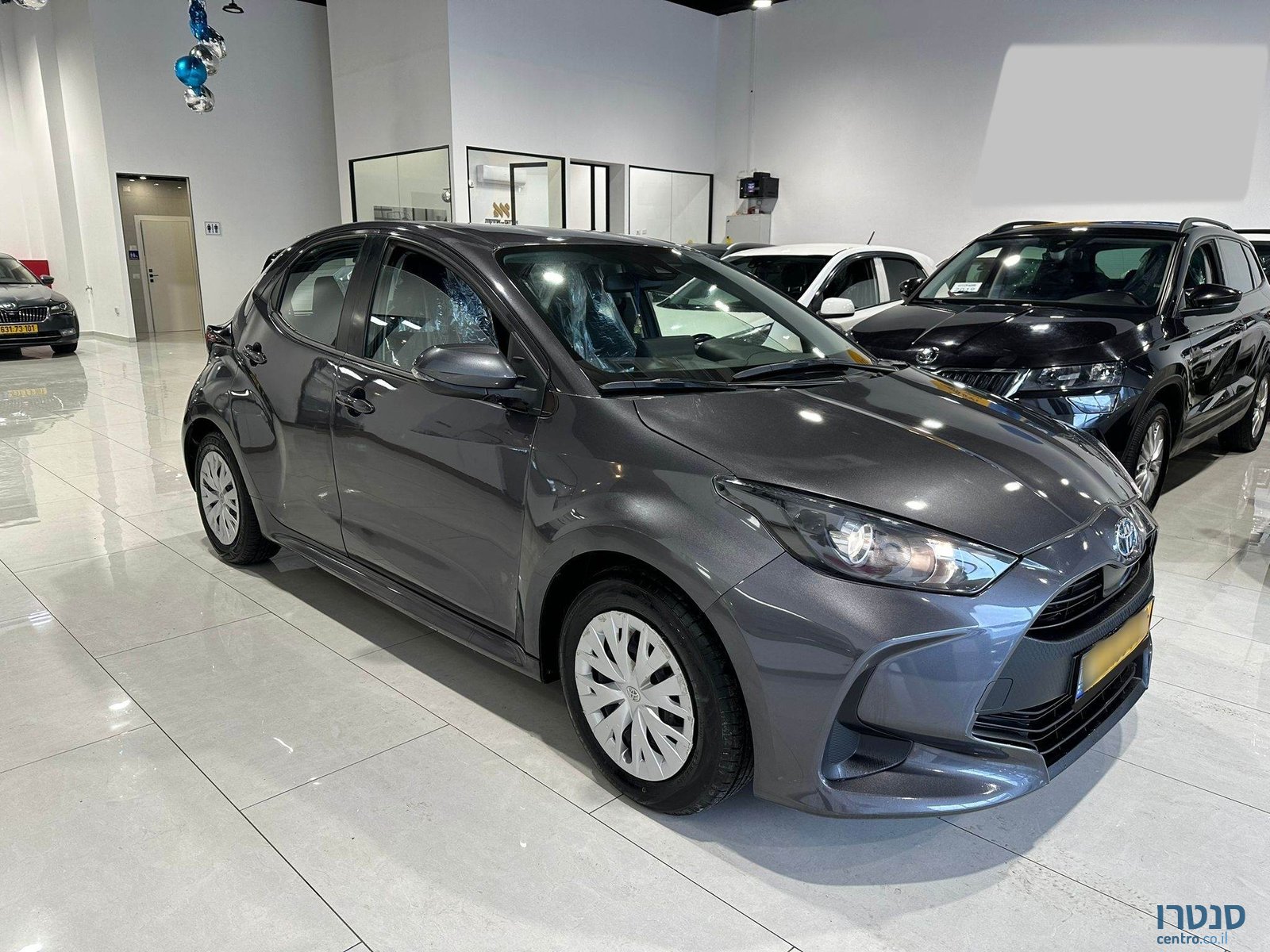 2021' Toyota Yaris photo #2