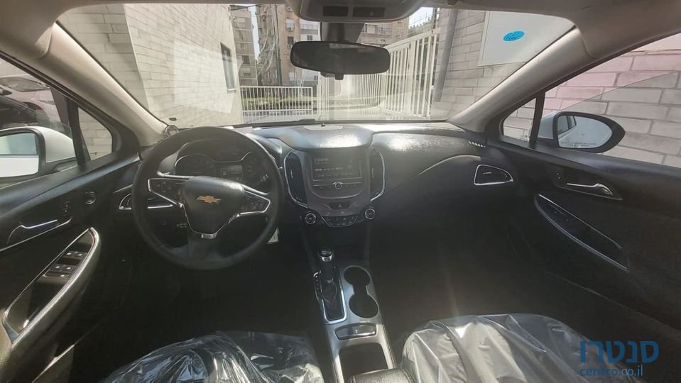 2017' Chevrolet Cruze photo #3