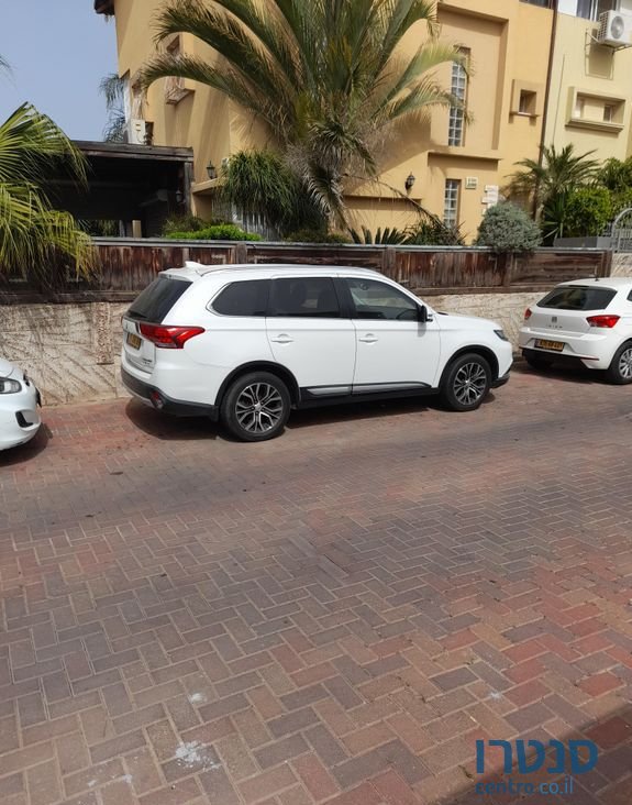 2017' Mitsubishi Outlander מיצובישי אאוטלנדר photo #1