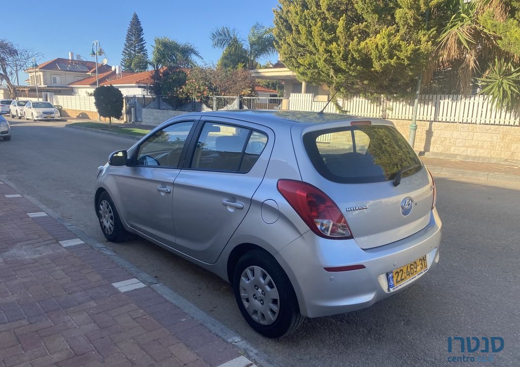 2014' Hyundai i20 יונדאי photo #3