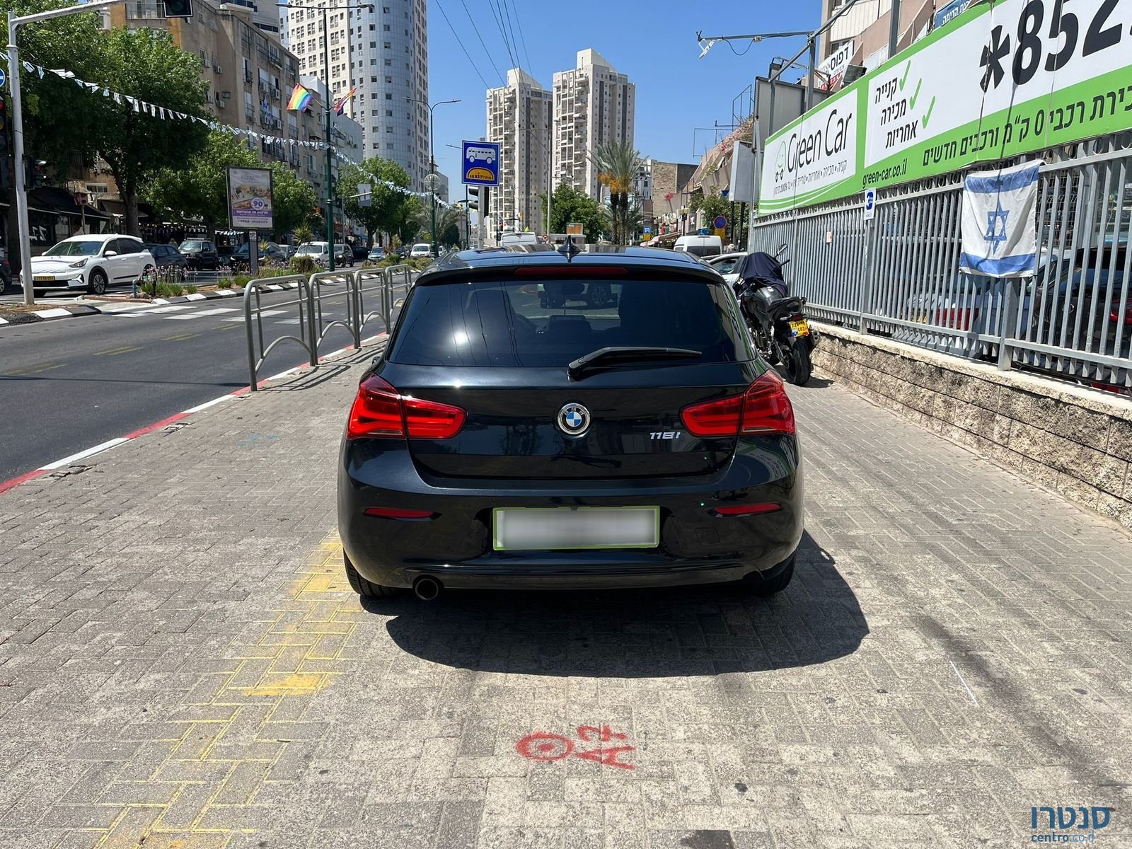 2020' BMW 118 photo #6