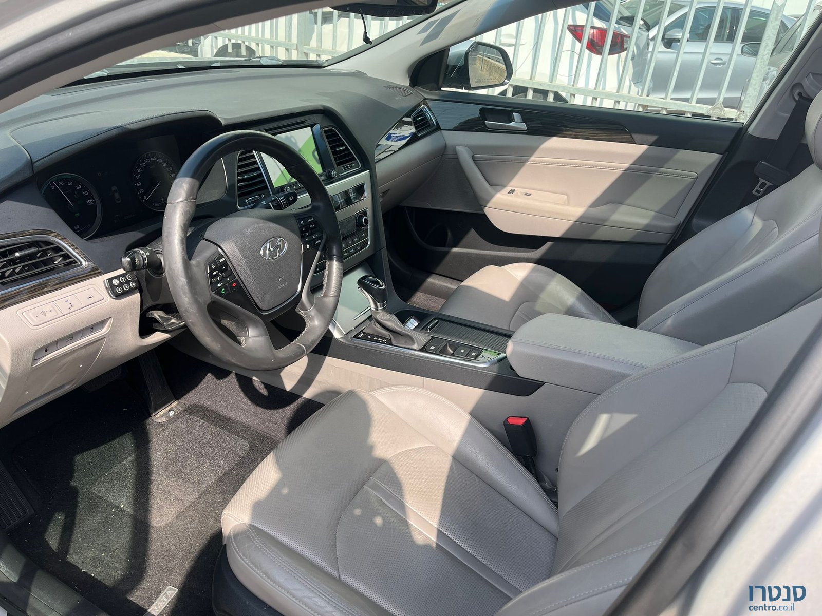 2017' Hyundai Sonata photo #2