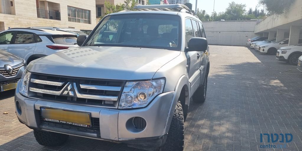 2009' Mitsubishi Pajero מיצובישי פג'רו photo #3