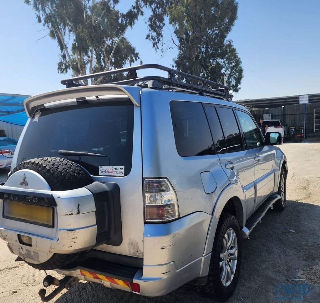 2013' Mitsubishi Pajero מיצובישי פג'רו photo #2