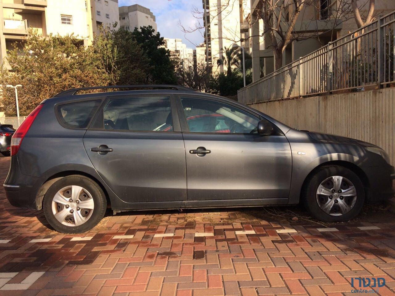 2010' Hyundai i30 CW photo #2