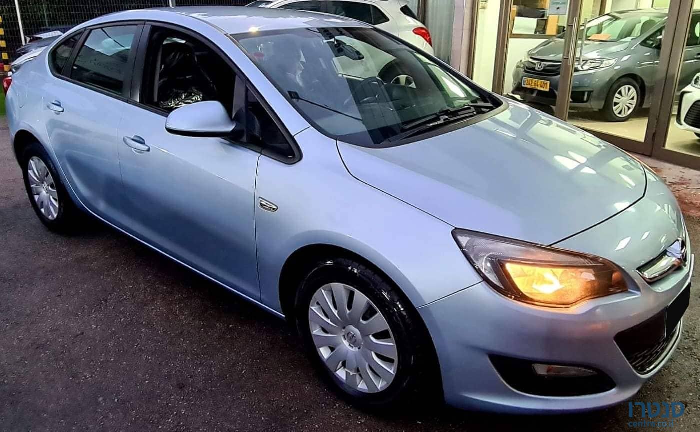 2015' Opel Astra photo #2