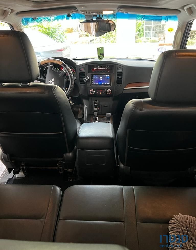 2013' Mitsubishi Pajero מיצובישי פג'רו photo #2