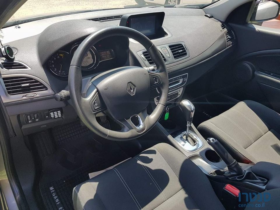 2014' Renault Megane photo #3