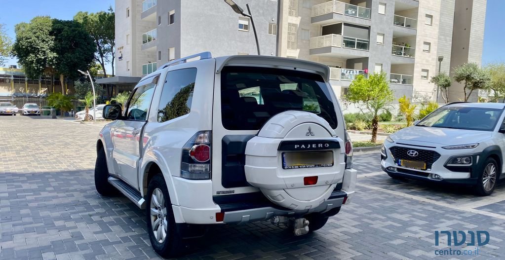 2010' Mitsubishi Pajero מיצובישי פג'רו photo #4
