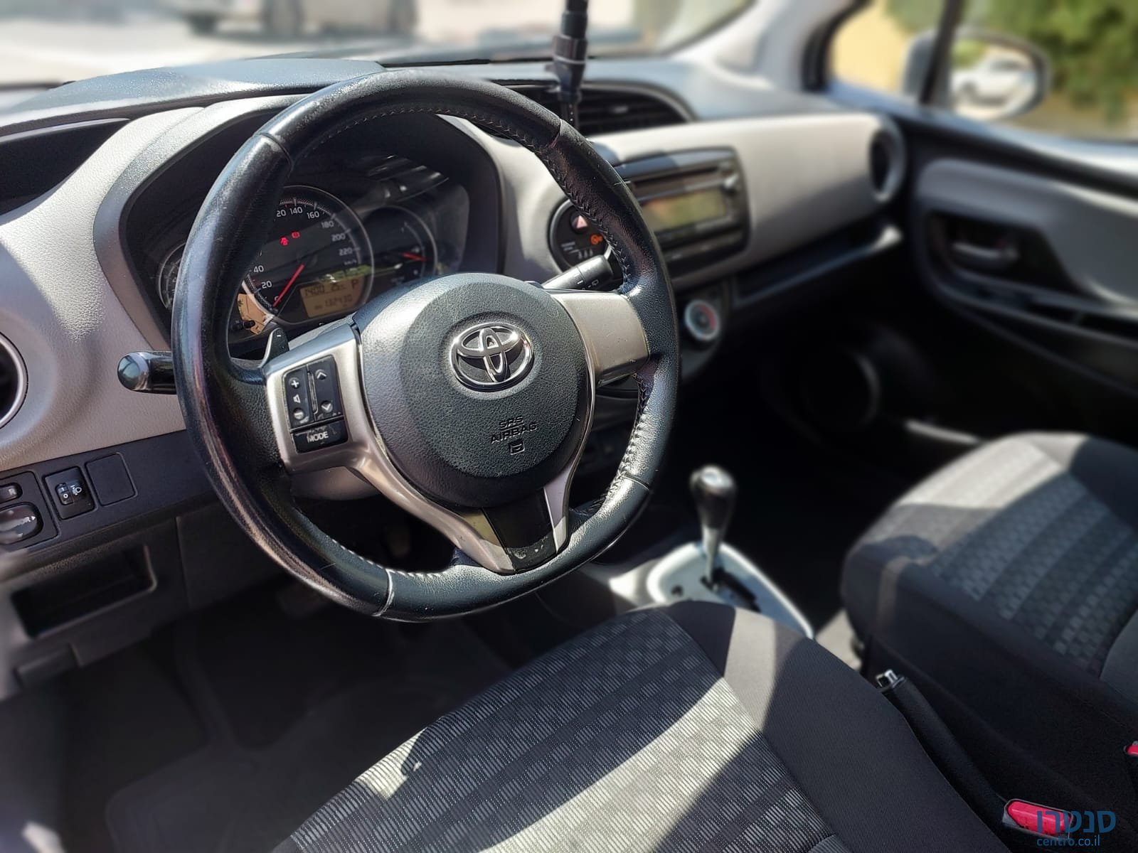 2016' Toyota Yaris photo #6