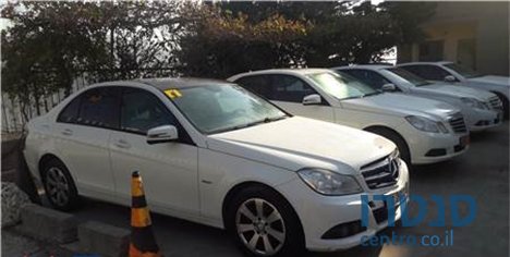 2011' Mercedes-Benz C-Class 200 ‏ קלאסיק photo #2