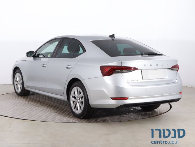 2021' Skoda Octavia photo #3