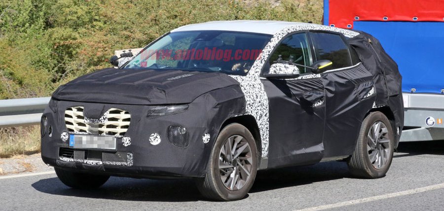 Next-gen Hyundai Tucson caught out testing for the first time in heavy cladding