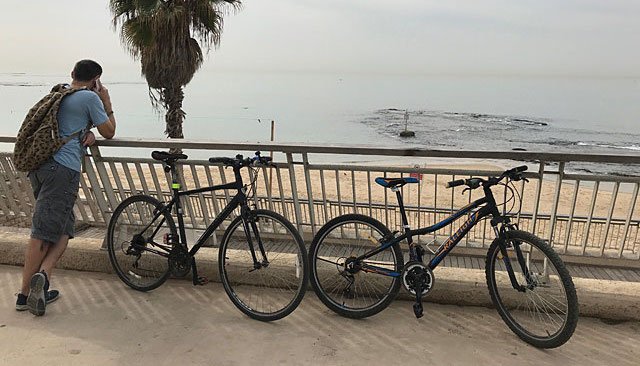 В Тель-Авиве муниципальные инспекторы будут забирать велосипеды у нарушителей