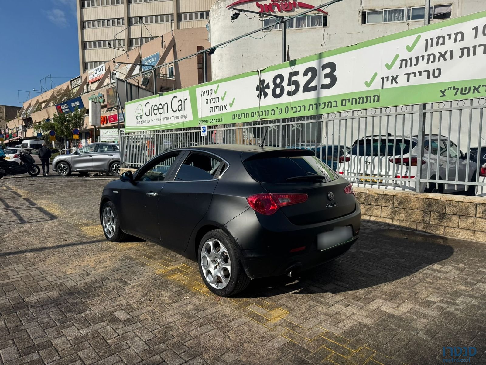 2012' Alfa Romeo Giulietta photo #4