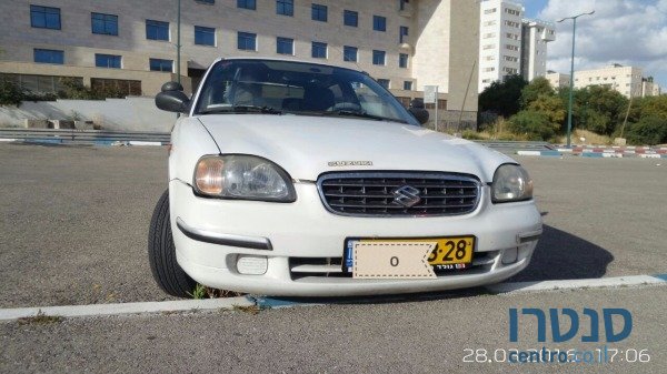 2002' Suzuki Baleno photo #1