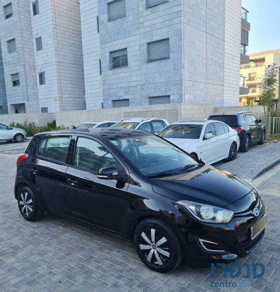 2012' Hyundai i20 יונדאי photo #4