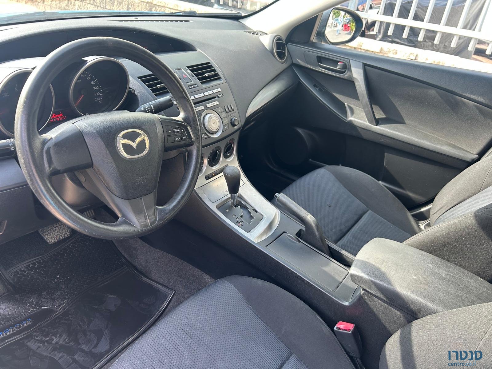 2013' Mazda 3 photo #3