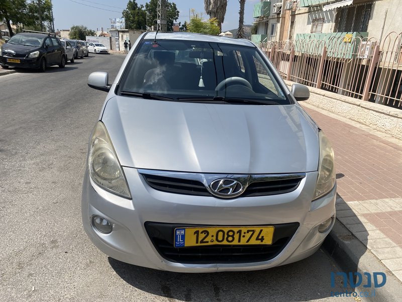 2010' Hyundai i20 יונדאי photo #6