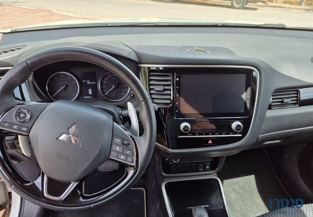 2020' Mitsubishi Outlander מיצובישי אאוטלנדר photo #1