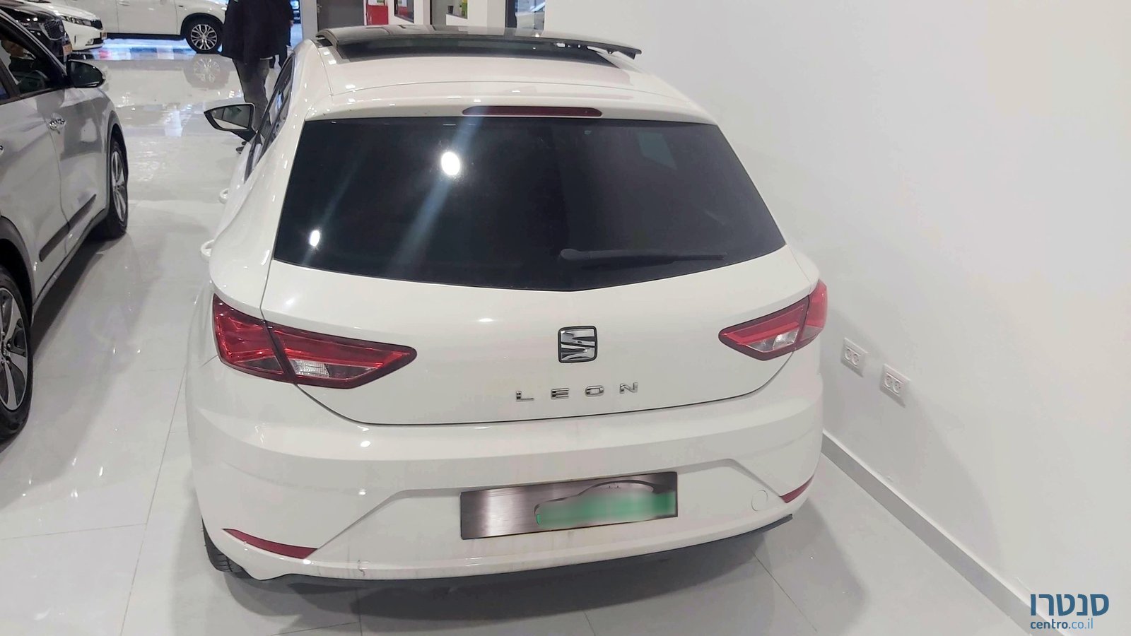 2019' SEAT Leon photo #3