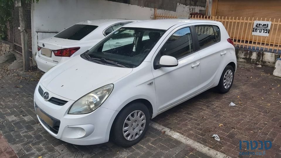 2011' Hyundai i20 photo #1