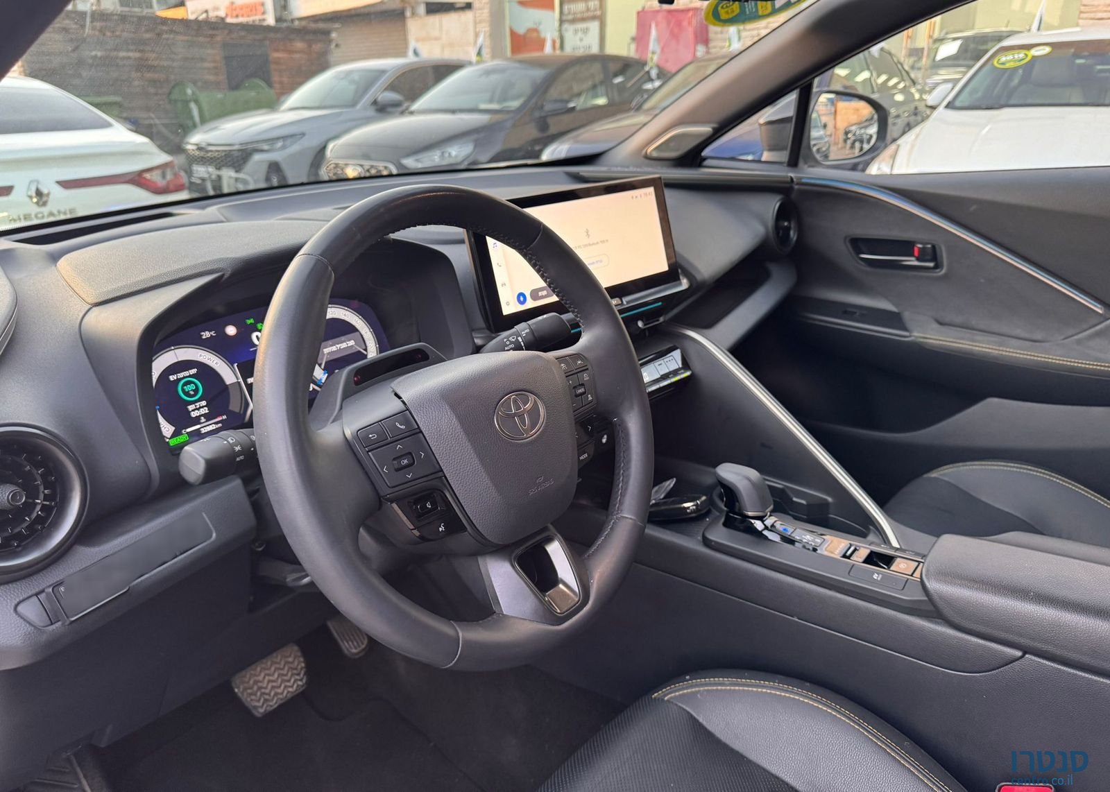 2024' Toyota C-HR טויוטה photo #2