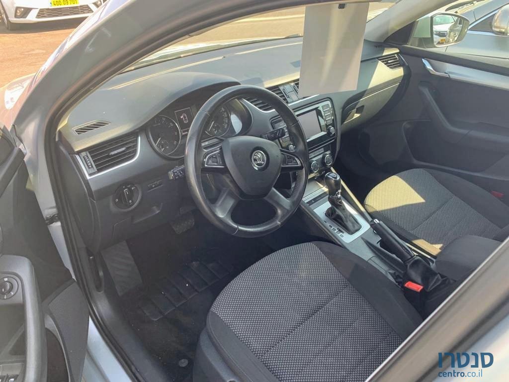 2014' Skoda Octavia photo #3