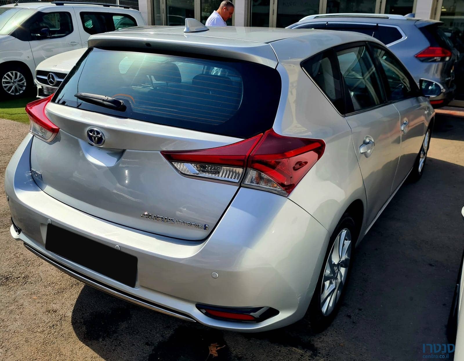 2016' Toyota Auris photo #3