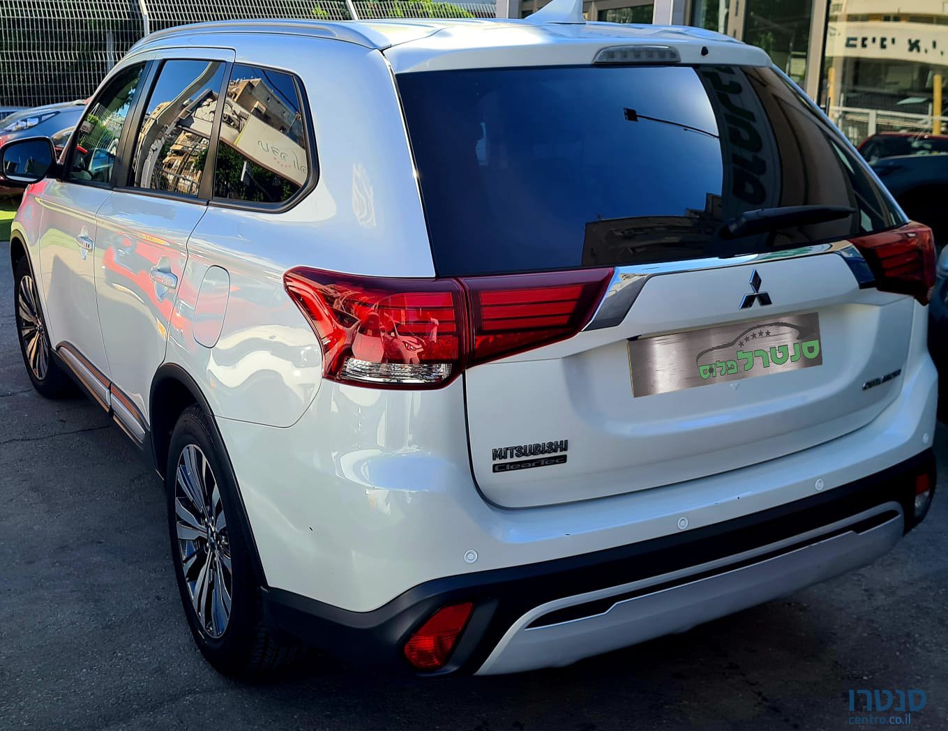 2019' Mitsubishi Outlander photo #4