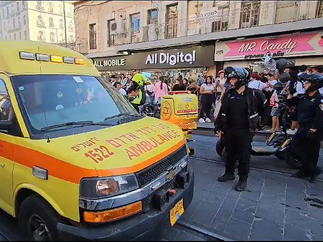 В Иерусалиме автомобиль полиции сбил пешехода
