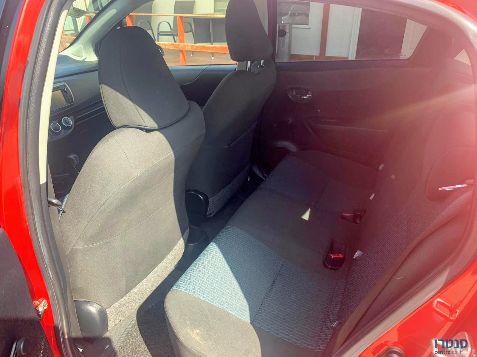 2012' Toyota Yaris photo #4