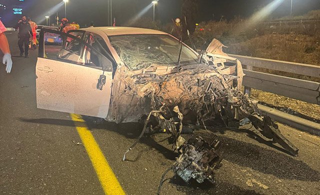 На 531-й трассе автомобиль врезался в дорожное ограждение, водитель в критическом состоянии