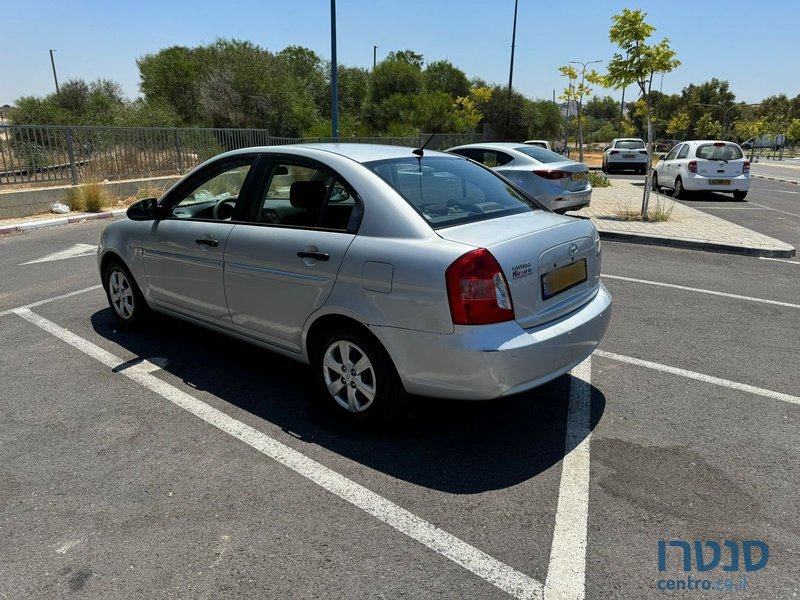 2010' Hyundai Accent photo #4