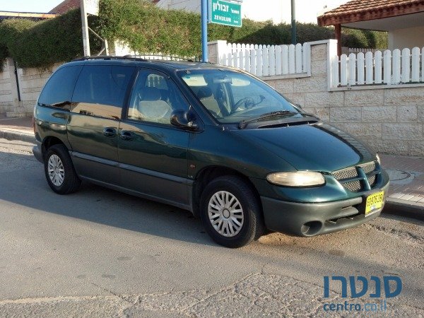 1999' Chrysler Voyager photo #1