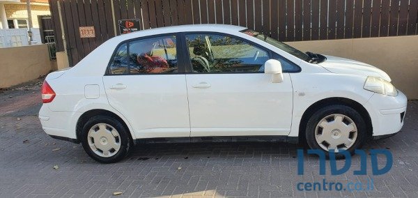 2009' Nissan Tiida photo #1