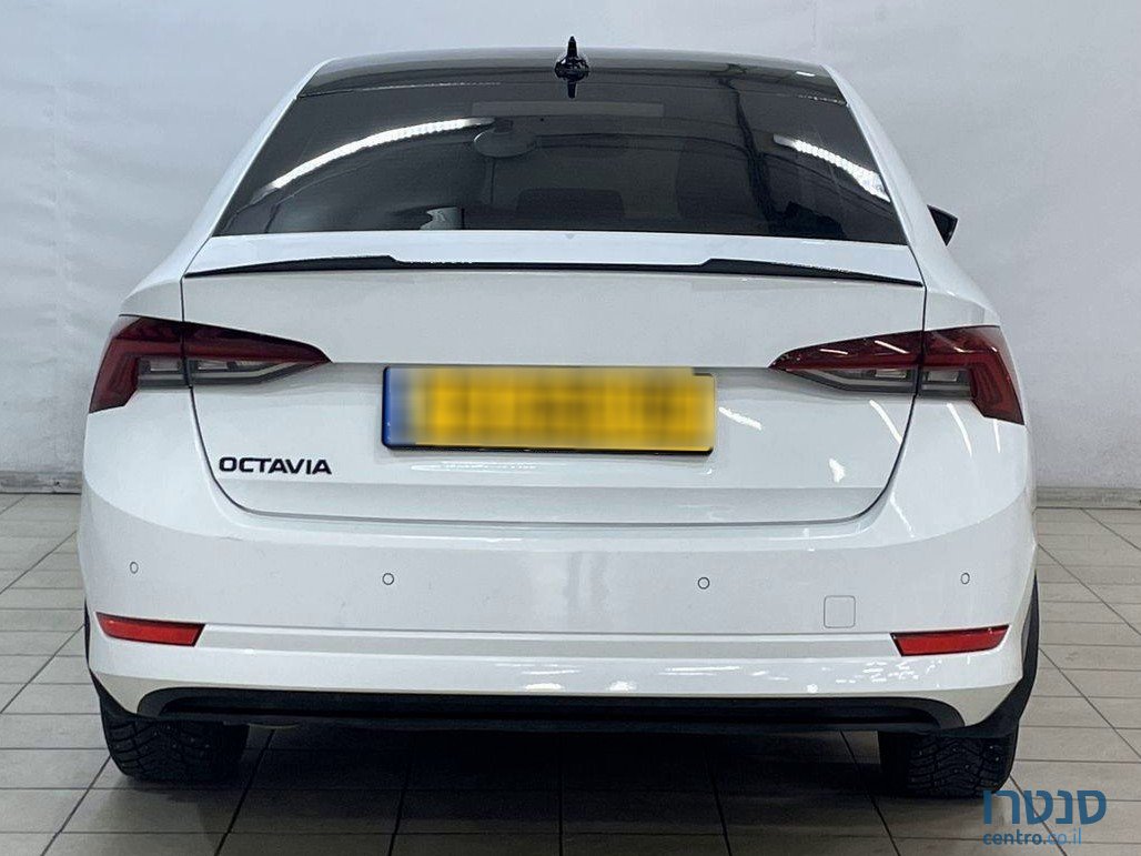 2021' Skoda Octavia photo #2