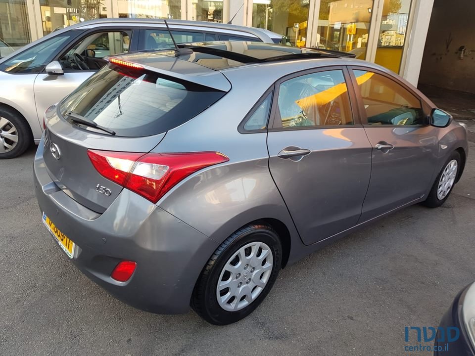 2013' Hyundai i30 photo #2