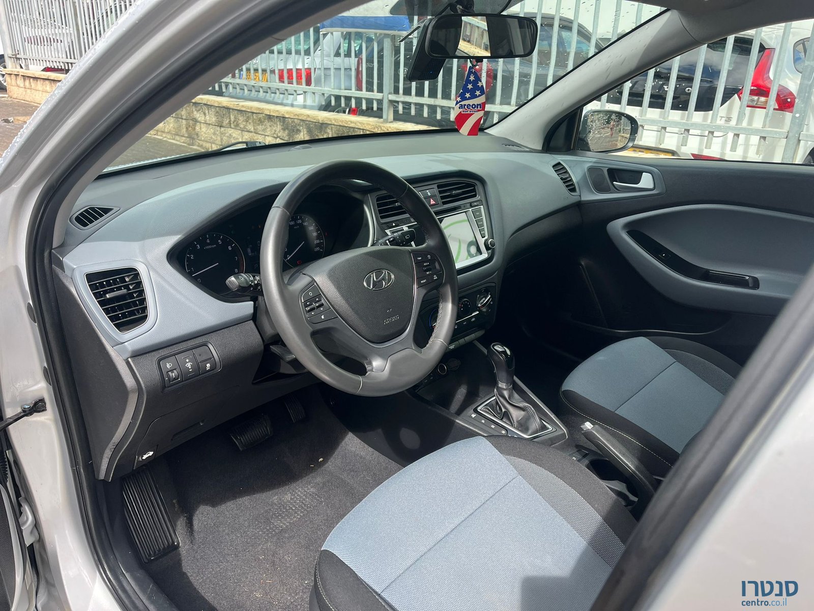 2018' Hyundai i20 photo #2