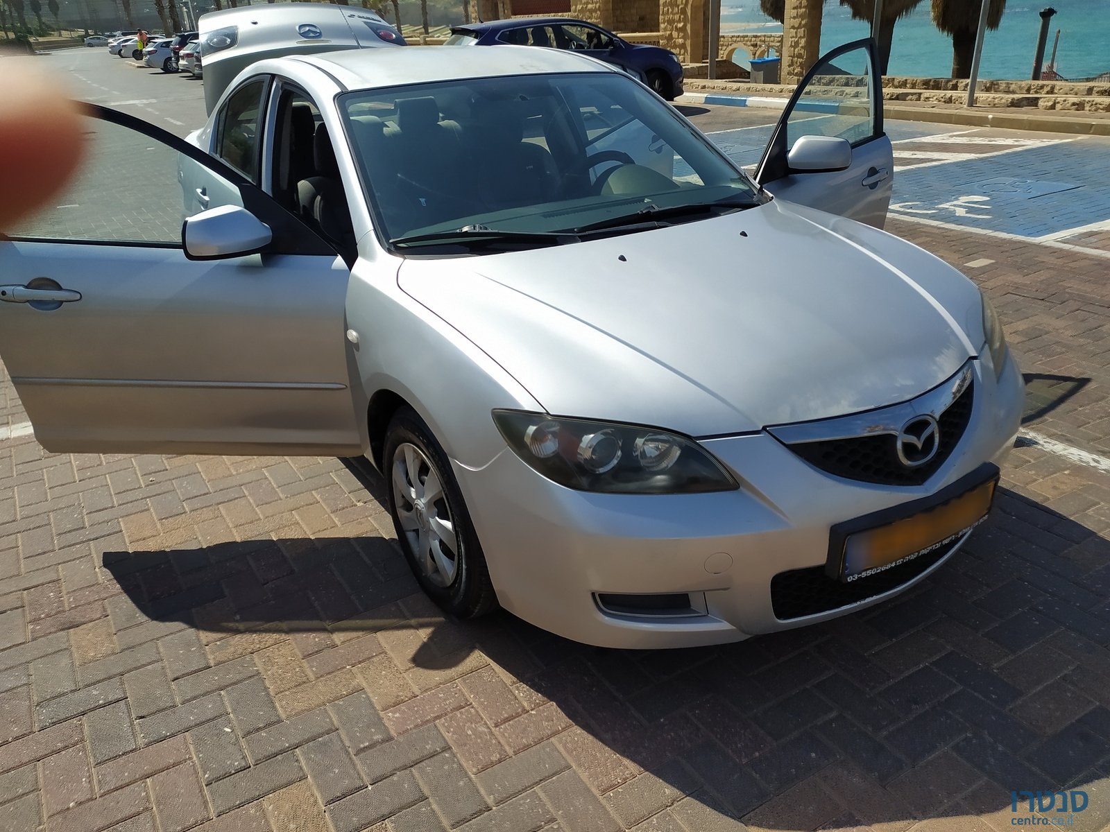 2008' Mazda 3 Activ photo #5