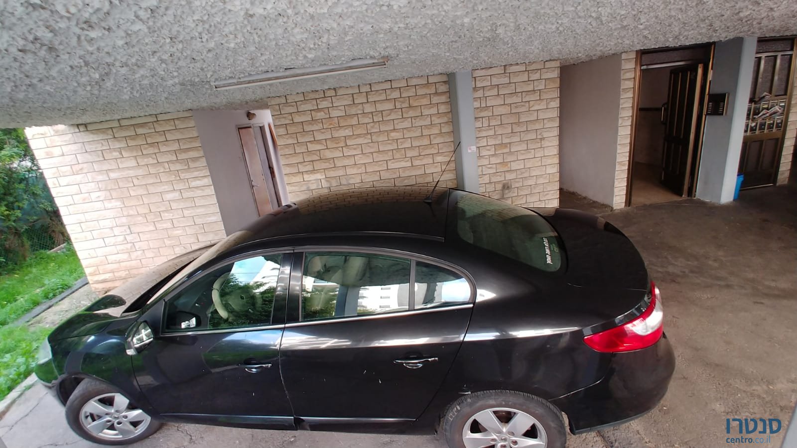 2011' Renault Fluence photo #3