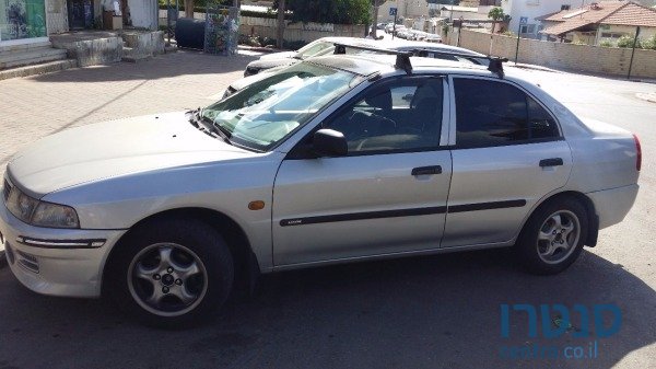 2001' Mitsubishi Lancer photo #1