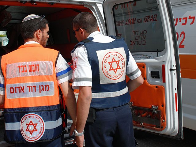 В Тель-Авиве автомобиль сбил мужчину, ехавшего на электровелосипеде