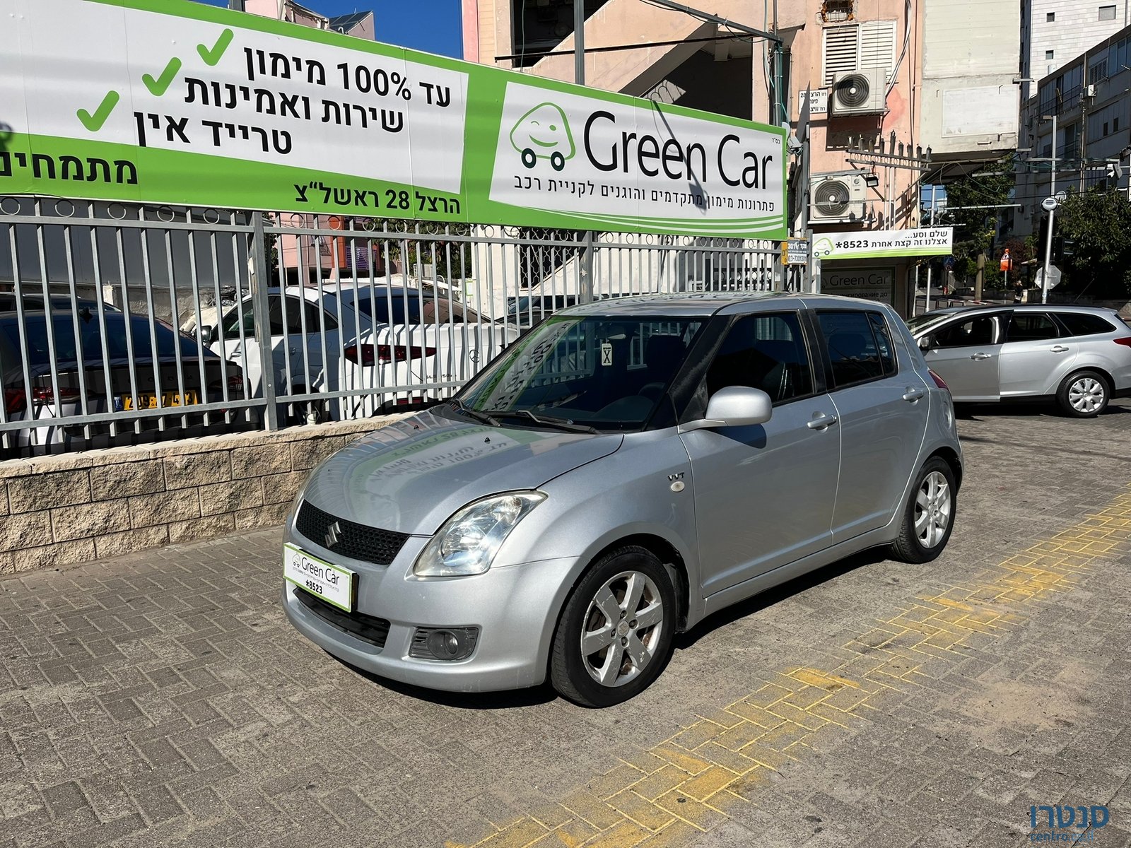 2011' Suzuki Swift GLX photo #4