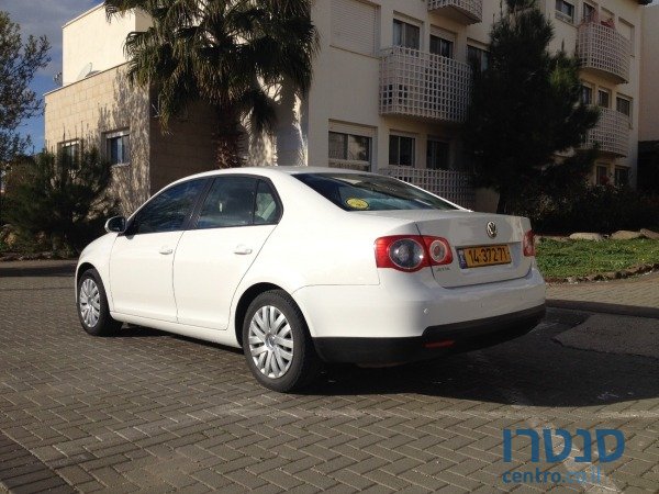 2011' Volkswagen Jetta photo #2