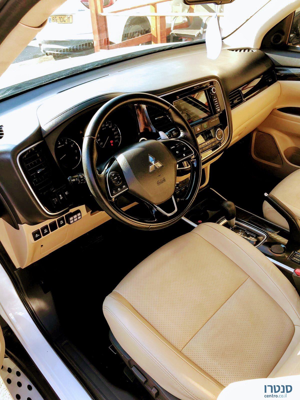 2017' Mitsubishi Outlander photo #3